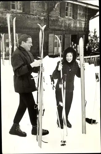 Ak Prinzessin Beatrix der Niederlande, Claus von Amsberg, Ski, 1966