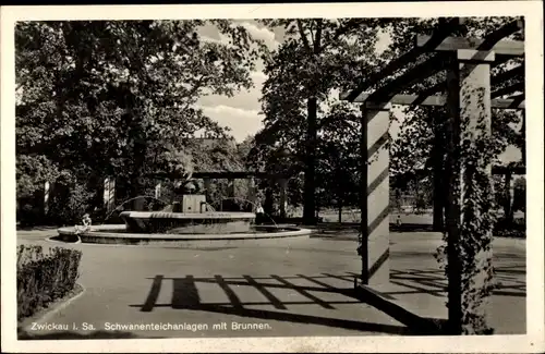 Ak Zwickau in Sachsen, Schwanenteichanlagen mit Brunnen