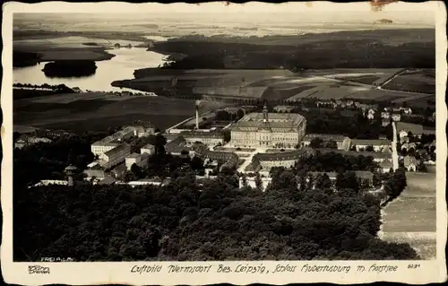 Ak Wermsdorf in Sachsen, Schloss Hubertusburg mit Horstsee, Fliegeraufnahme