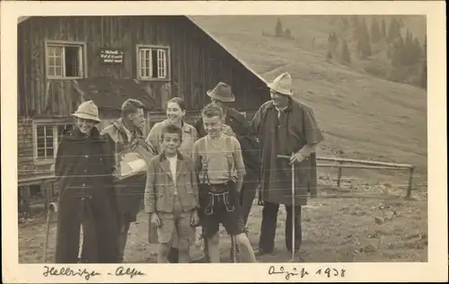 Foto Ak Blaichach im Allgäu, Alpen, Gruppenfoto, Wanderer, Hütte