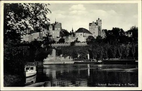 Ak Bernburg an der Saale, Schloss Bernburg, Flusspartie