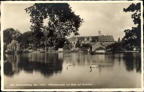 Ak Bad Schmiedeberg in der Dübener Heide, Schwanenteich mit Blick auf Kurhaus