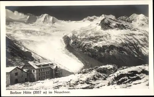 Ak Ginzling Mayrhofen in Tirol, Berliner Hütte im Neuschnee