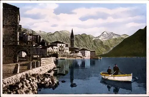 Ak Perast Montenegro, Teilansicht der Stadt, Ruderboot