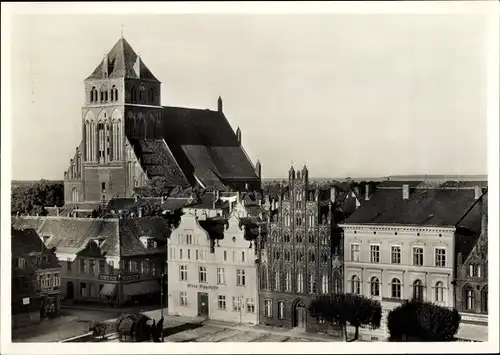 Ak Greifswald, Kreis Sparkasse mit Marienkirche und Marktplatz