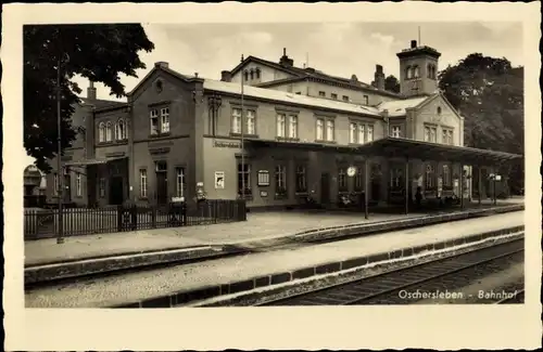 Ak Oschersleben an der Bode, Bahnhof, Gleisseite