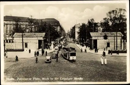 Ak Berlin Tiergarten, Potsdamer Platz, Blick in die Leipziger Straße, Straßenbahn