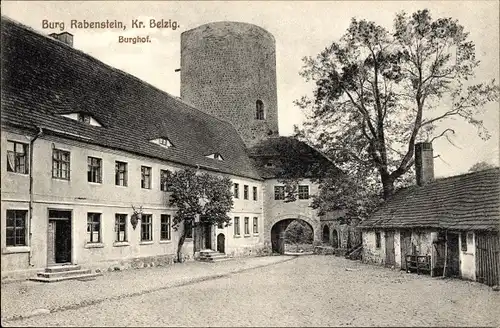 Ak Raben Rabenstein im Fläming, Burg Rabenstein, Burghof