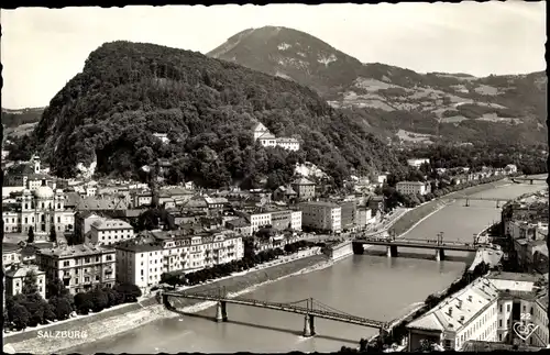 Ak Salzburg in Österreich, Teilansicht, Fluss, Brücken, Berg