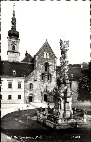 Ak Heiligenkreuz Niederösterreich, Stift Heiligenkreuz, Denkmal