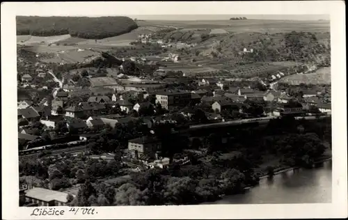 Ak Libčice nad Vltavou Mittelböhmen Tschechien, Teilansicht, Vogelschau