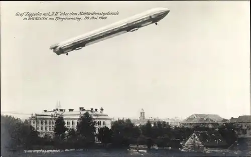 Ak Bayreuth in Oberfranken, Graf Zeppelin mit Z II über dem Militärdienstgebäude 1909