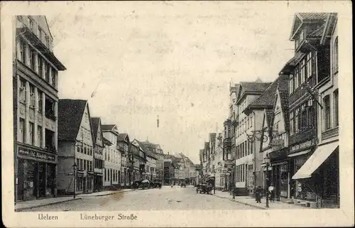 Ak Uelzen in Niedersachsen, Die Lüneburger Straße mit Geschäften