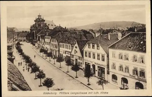 Ak Bückeburg in Niedersachsen, Mittlere Langestraße mit luth. Kirche, Hotel