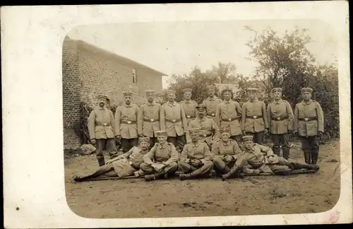 Foto Ak Mölln im Herzogtum Lauenburg, Soldaten, Gruppenbild