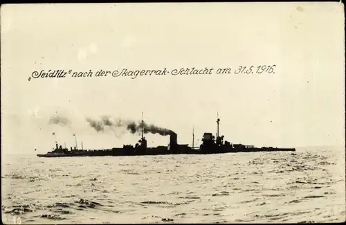 Foto Ak Deutsches Kriegsschiff, SMS Seydlitz nach der Skagerrakschlacht, mit Pumpenschiffen