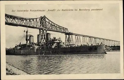 Ak Italienisches Kriegsschiff, Amalfi, Panzerkreuzer, die Hochbrücke bei Rendsburg passierend