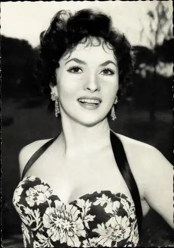 Ak Schauspielerin Gina Lollobrigida, Portrait