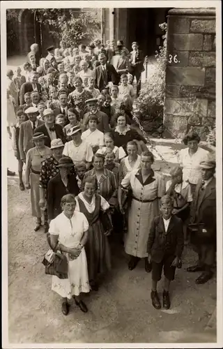 Ak Lutherstadt Eisenach in Thüringen, Wartburg, Gruppenbild