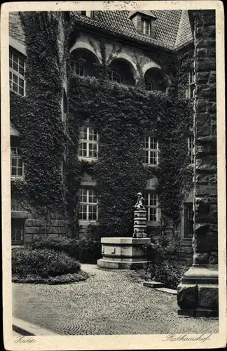 Ak Zeitz im Burgenlandkreis, Rathaushof