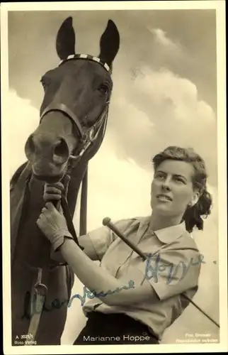 Ak Schauspielerin Marianne Hoppe, Portrait, Pferd, Ross Verlag 3021/1, Autogramm