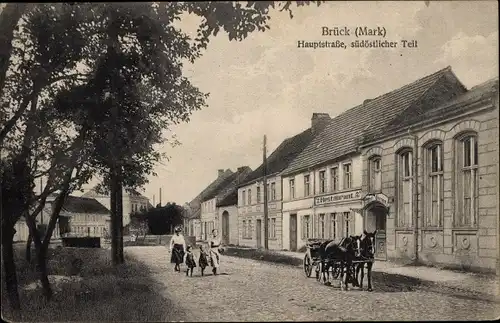 Ak Brück in Brandenburg, Blick in die Hauptstraße, südöstlicher Teil, Restaurant, Inh. August Gieram