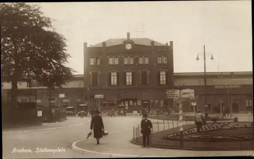 Ak Arnhem Gelderland Niederlande, Stationsplein, Bahnhof