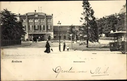 Ak Arnhem Gelderland Niederlande, Stationsplein
