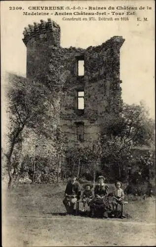 Ak Chevreuse Yvelines, Ruinen des Chateau de la Madeleine, Ostturm