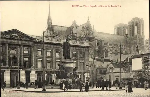 Ak Reims Marne, Place Royale und Statue von Ludwig XV