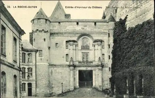 Ak La Roche Guyon Val d’Oise, Entree d'Honneur du Chateau