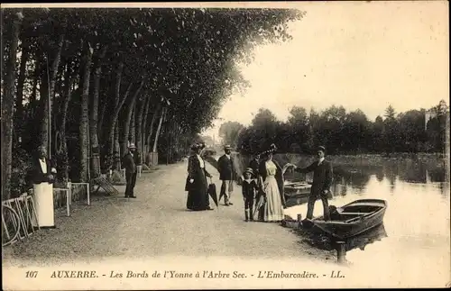 Ak Auxerre Yonne, Les Bords de l'Yonne a l'Arbre Sec., l'Embarcadiere