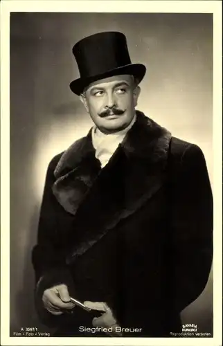 Ak Schauspieler Siegfried Breuer, Standportrait, Mantel, Zylinder, Film Foto Verlag A 3597/1