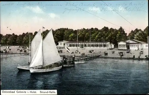 Ak Ostseebad Grömitz in Holstein, Strand-Halle, Steg, Segelboote, Strand