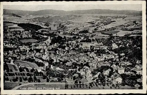 Ak Kusel in der Pfalz, Fliegeraufnahme, Panorama vom Ort