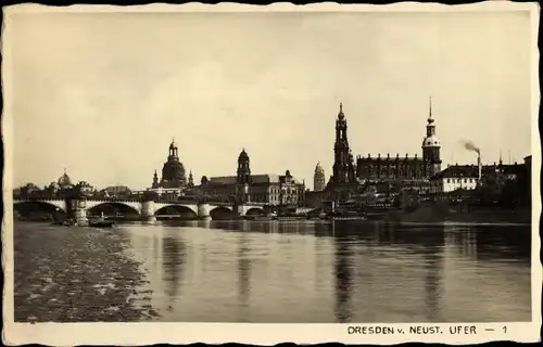 Ak Dresden Altstadt, vom Neustädter Ufer