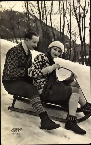 Ak Glückwunsch Neujahr, Paar auf einem Schlitten