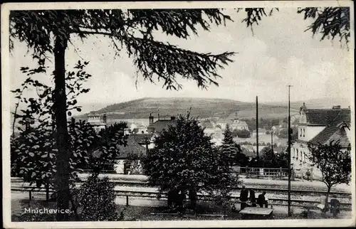 Ak Mnichovice u Říčan Mnichowitz Mittelböhmen, Bahngleise, Teilansicht vom Ort