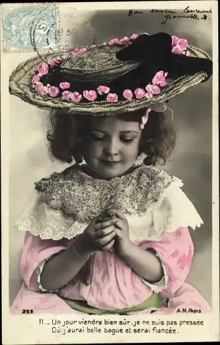 Ak Mädchen mit neuem Ring, Hut, Portrait