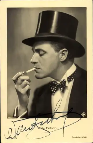 Ak Schauspieler Willy Fritsch, Portrait mit Zigarette, Zylinder, Autogramm