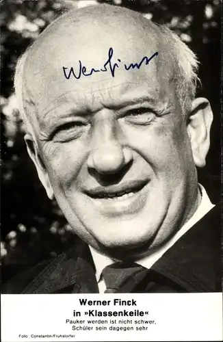 Ak Schauspieler und Kabarettist Werner Finck in Klassenkeile, Autogramm