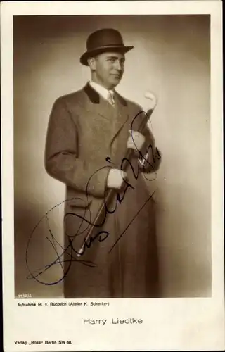 Ak Schauspieler Harry Liedtke, Standportrait mit Melone