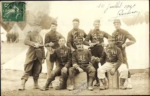 Foto Ak Mourmelon le Grand Marne, Gruppenportrait, Soldaten in Uniform
