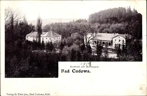 Ak Bad Kudowa in Schlesien, Kurhotel mit Moltkepark