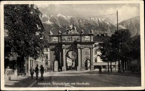 Ak Innsbruck in Tirol, Triumphpforte mit Nordkette