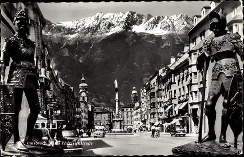 Ak Innsbruck in Tirol, Maria Theresien Straße, Ritterstatuen