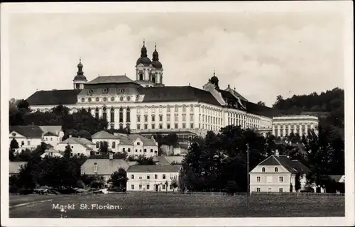 Ak St. Florian in Oberösterreich, Blick auf den Ort mit Kloster