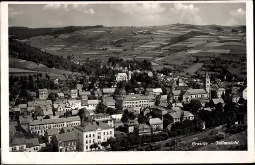 Ak Kraslice Graslitz Räumertal Reg. Karlsbad, Teilansicht der Ortschaft, Felder