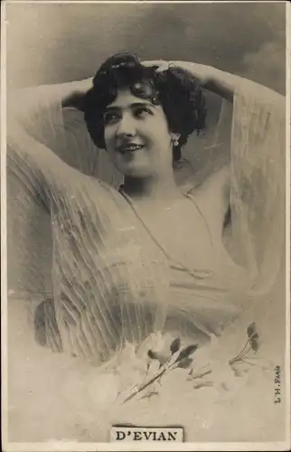 Ak Variete Künstlerin D'Evian, Portrait