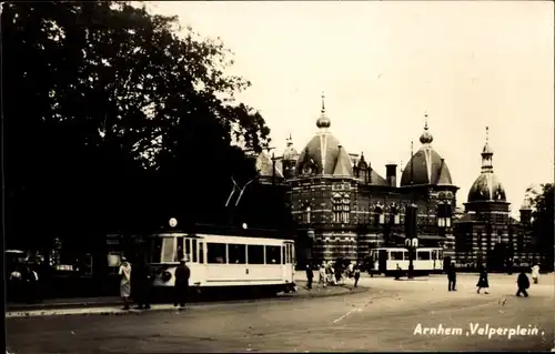 Ak Arnhem Gelderland Niederlande, Velperplein, Straßenbahnen